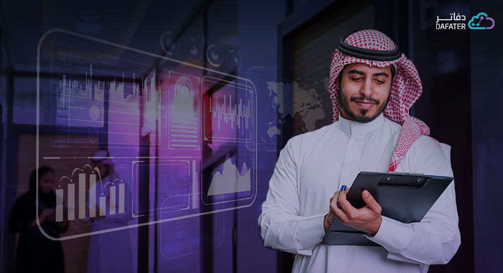 رجل سعودي يمسك بتاب