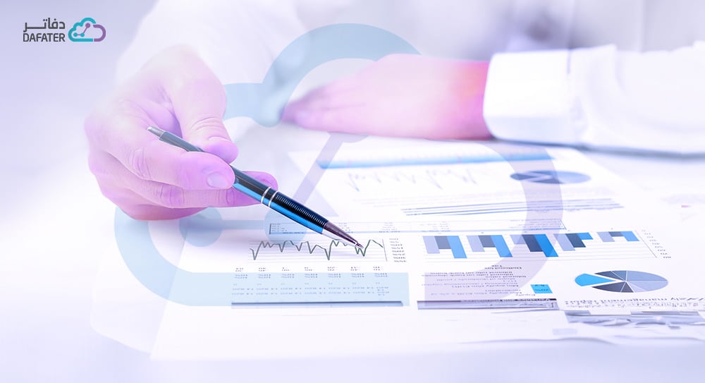 يد تشير لورقة